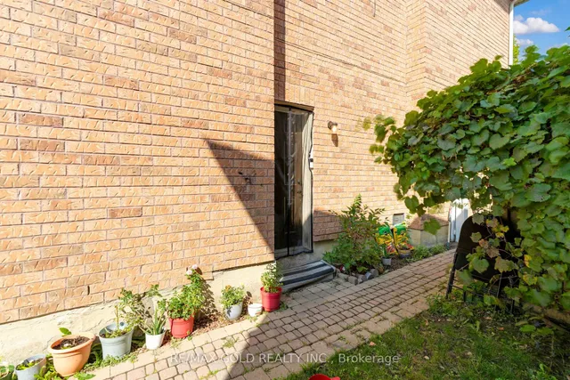 Additional image 40 of 39 Darren Rd