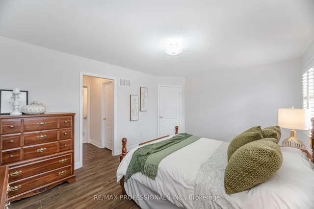 Additional image 27 of 74 Upper Highlands Dr