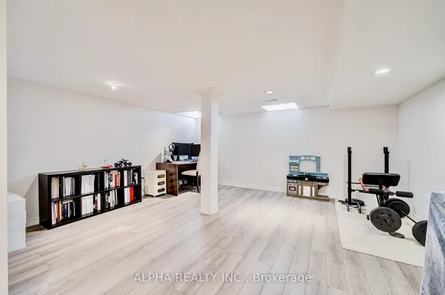 Additional image 38 of 102 Roxton Rd