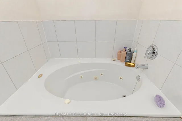 Additional image 21 of 2 Lake Louise Dr