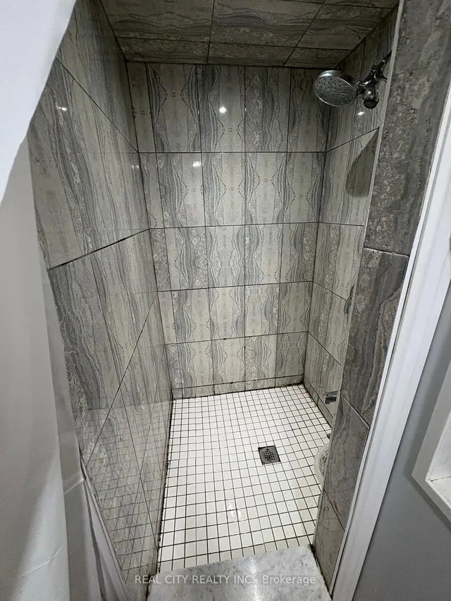 Additional image 32 of 70 Majestic Cres