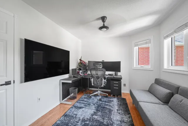 Additional image 32 of 385 Turnberry Cres