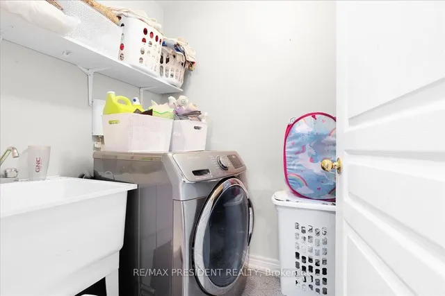 Additional image 32 of 56 Natronia Tr