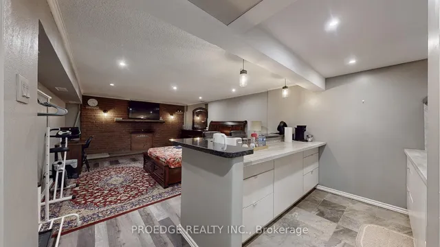 Additional image 36 of 262 Randall Cres