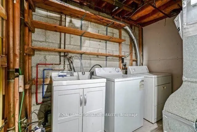 Additional image 36 of 3562 Laddie Cres