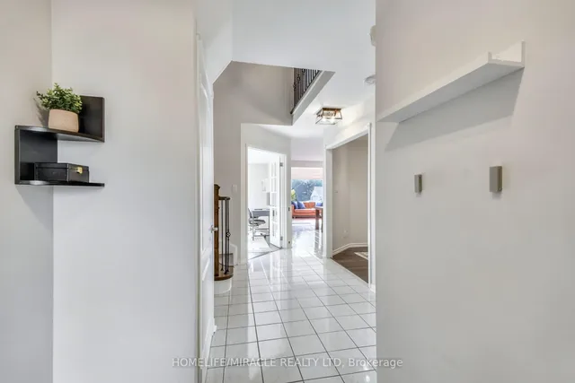 Additional image 4 of 373 Turnberry Cres