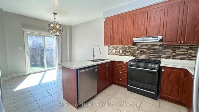 Additional image 15 of 15 Krakow St