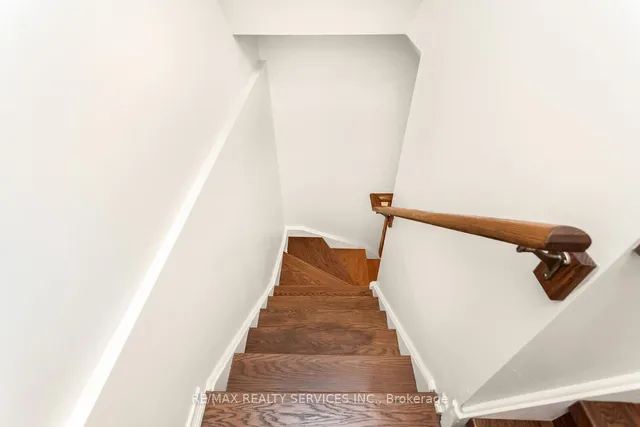 Additional image 25 of 100 Golden Springs Dr