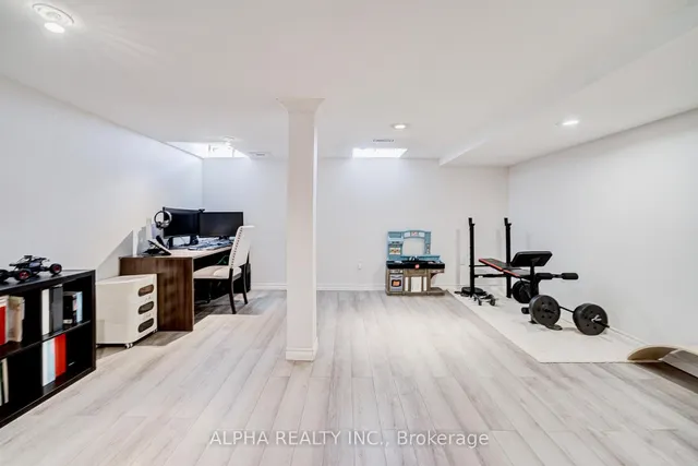 Additional image 39 of 102 Roxton Rd