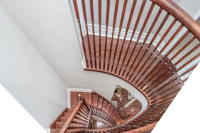 Additional image 27 of 32 Xavier Crt