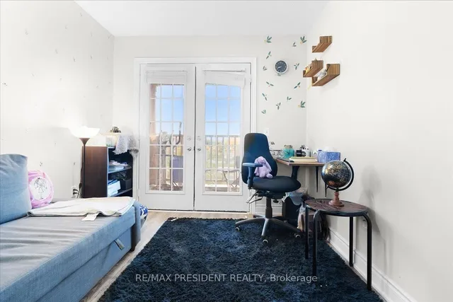 Additional image 29 of 56 Natronia Tr