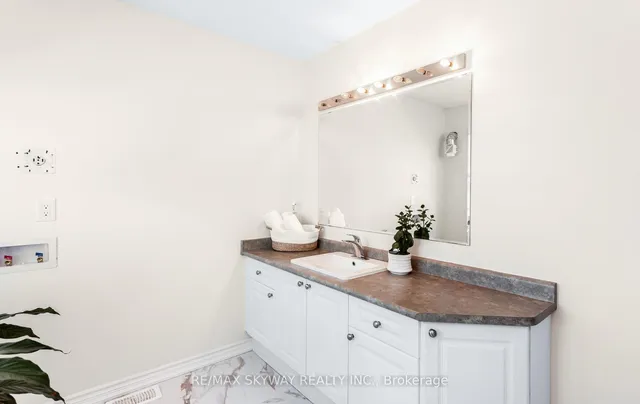 Additional image 30 of 74 Magnificent Crt