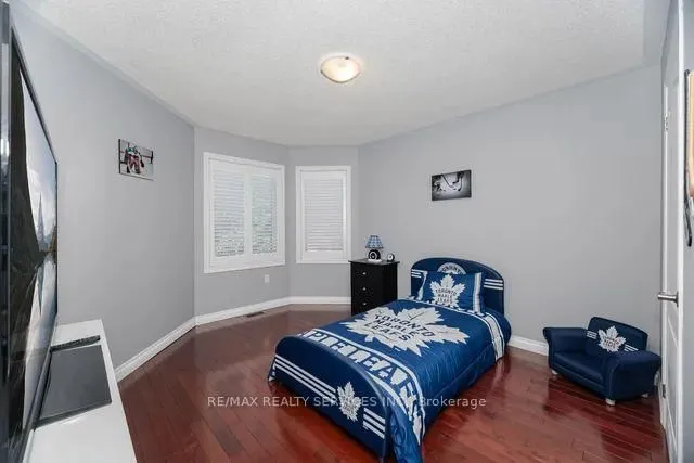 Additional image 36 of 8 Barnes Crt