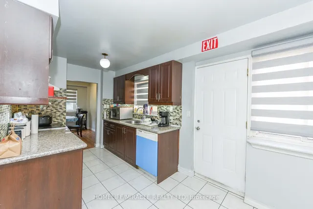 Additional image 33 of 3442 Laddie Cres