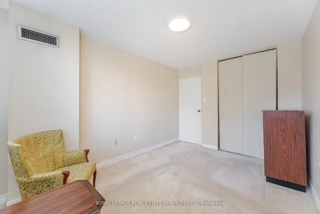 Additional image 22 of 3590 Kaneff Cres Unit 102