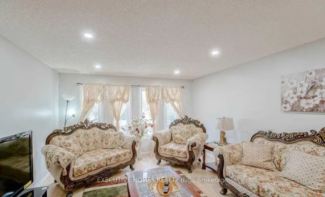 Additional image 22 of 114 Toba Cres