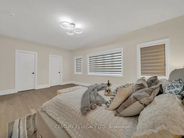 Additional image 34 of 23 Duxbury Rd