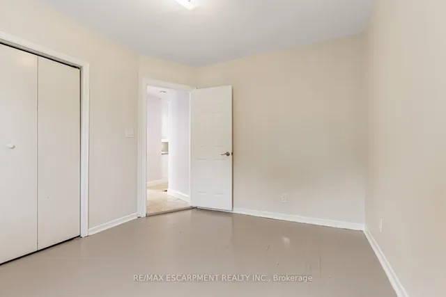 Additional image 18 of 19 Stock Ave