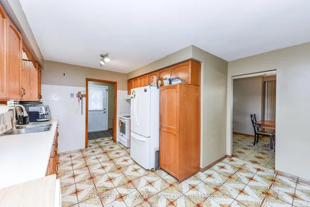 Additional image 16 of 3350 Lehigh Cres