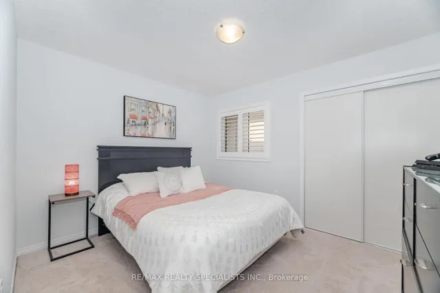 Additional image 33 of 14 Fryent St