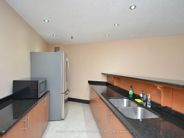 Additional image 44 of 3695 Kaneff Cres Unit 211