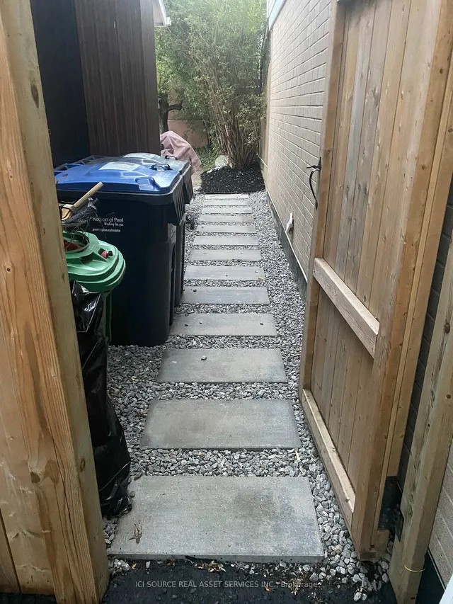 Additional image 23 of 26 Hillbank Tr