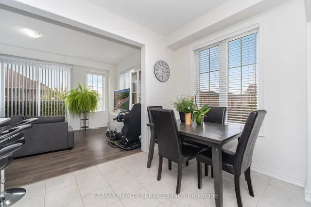 Additional image 19 of 2 Estelle Gate