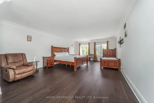 Additional image 32 of 21 Bowman Ave