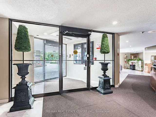 Additional image 5 of 3695 Kaneff Cres Unit 211