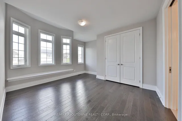 Additional image 35 of 2163 Vineland Cres