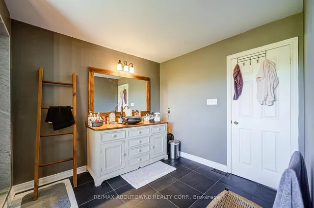 Additional image 38 of 2193 Meadowland Dr