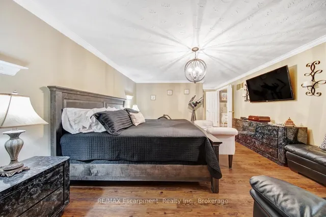 Additional image 29 of 2029 Banbury Cres