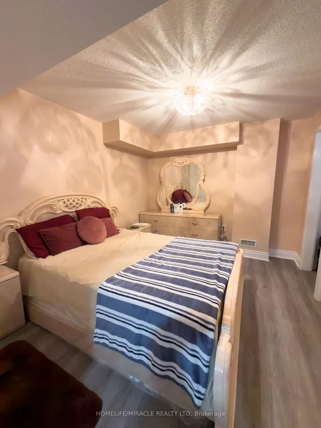 Additional image 43 of 404 Queen Mary Dr