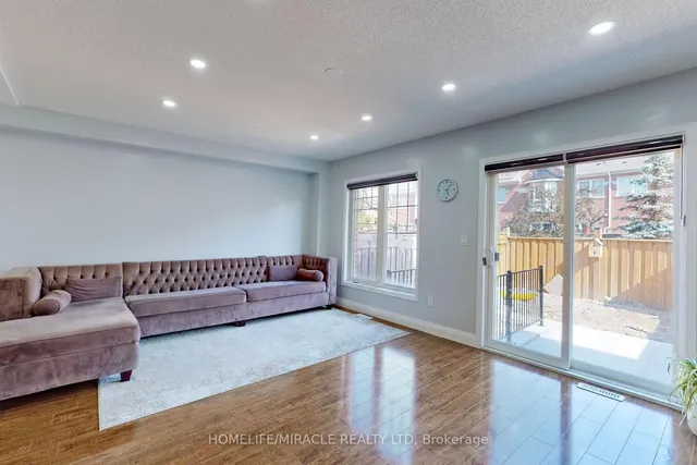 Additional image 14 of 15 Masseyfield St