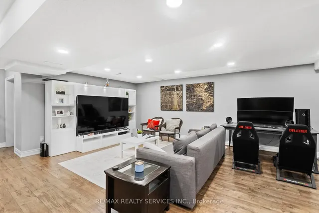 Additional image 40 of 8 Evergreen Ave