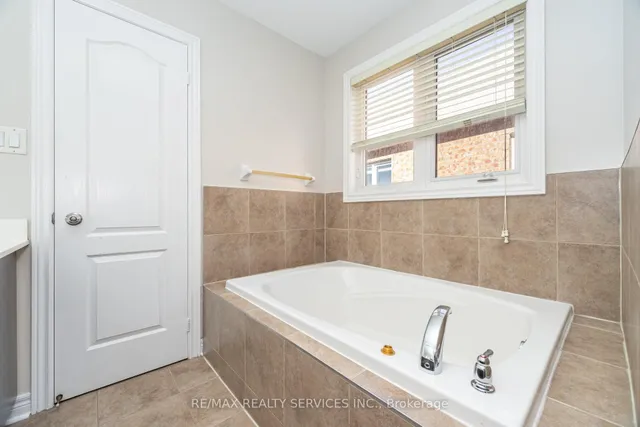 Additional image 26 of 3 Napoleon Cres