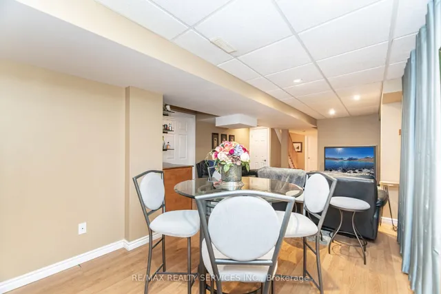 Additional image 36 of 37 Sunnybrook Cres