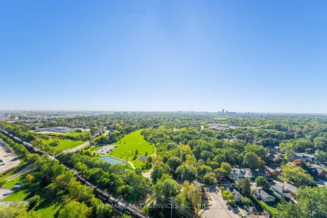 Additional image 21 of 100 John St Unit 2404