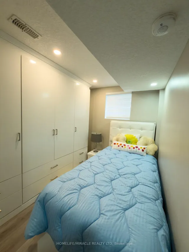 Additional image 42 of 404 Queen Mary Dr