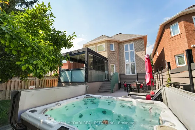 Additional image 3 of 385 Turnberry Cres