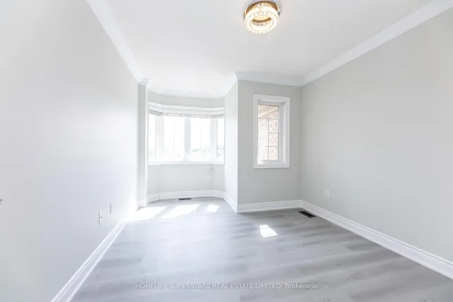 Additional image 21 of 16 Brussels Ave