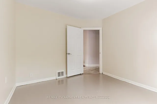 Additional image 21 of 19 Stock Ave