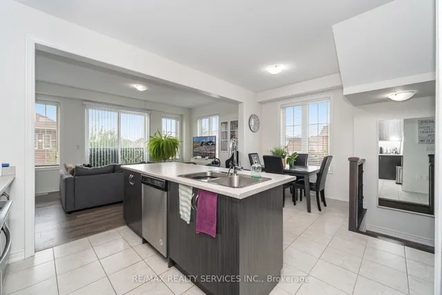 Additional image 18 of 2 Estelle Gate