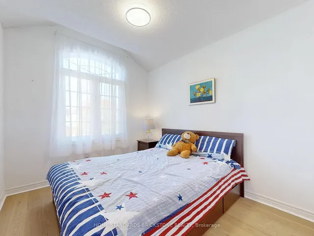 Additional image 34 of 50 Versailles Cres