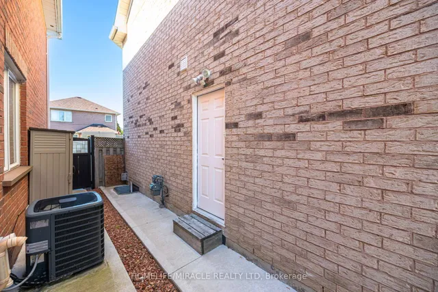 Additional image 46 of 8 Twin Pines Cres