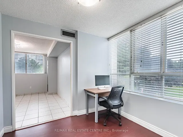 Additional image 21 of 3695 Kaneff Cres Unit 211