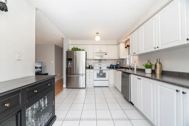 Additional image 16 of 37 Sunnybrook Cres