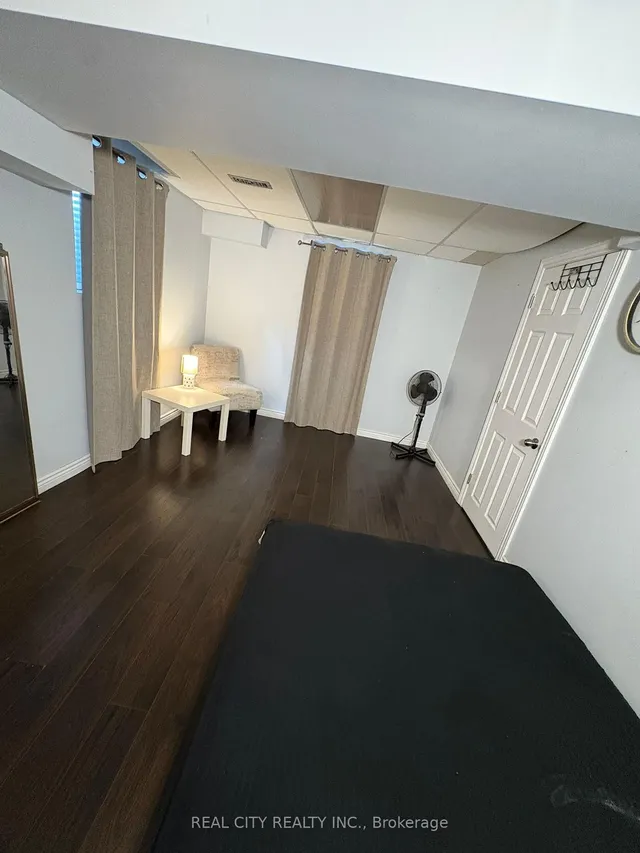 Additional image 31 of 70 Majestic Cres