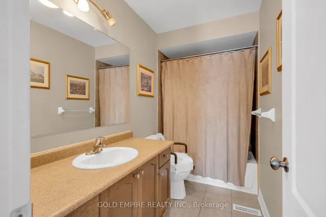 Additional image 32 of 33 Accent Circ