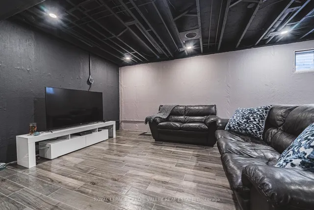 Additional image 33 of 618 Santee Gate